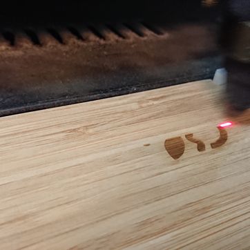 grawerowanie sklejki laserem